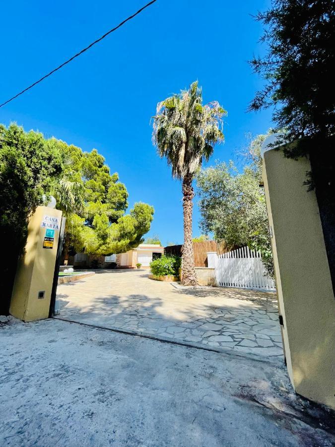 Sant Francesc de s'Estany Villa Con Piscina Gigante מראה חיצוני תמונה