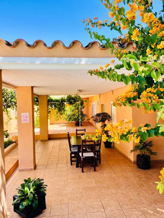 Sant Francesc de s'Estany Villa Con Piscina Gigante מראה חיצוני תמונה