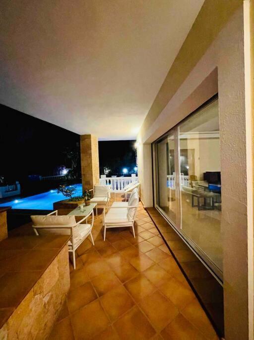 Sant Francesc de s'Estany Villa Con Piscina Gigante מראה חיצוני תמונה